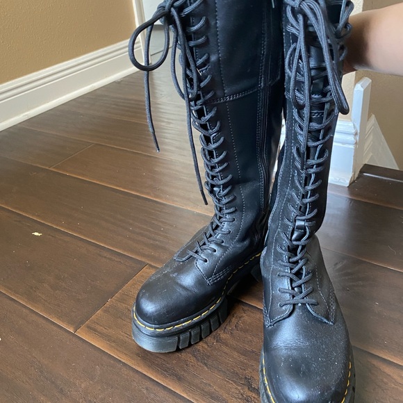 AUDRICK 20-EYE LEATHER KNEE HIGH PLATFORM BOOTS Dr martens - Picture 3 of 5